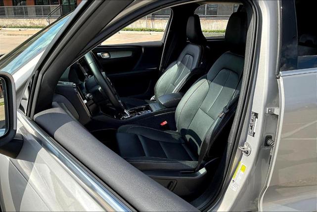 Photo of 2025 Silver Volvo XC40
