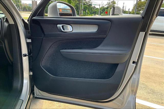 Photo of 2025 Silver Volvo XC40