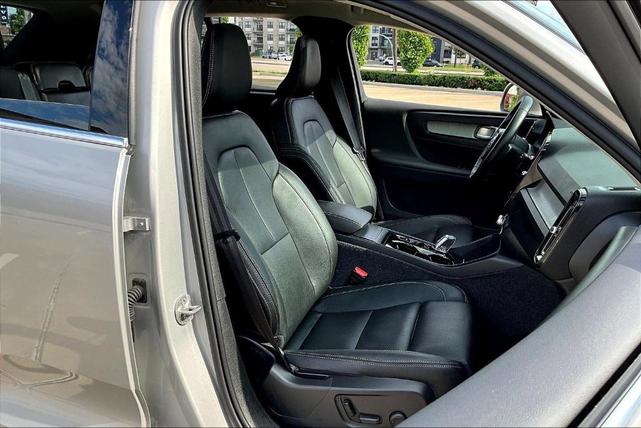 Photo of 2025 Silver Volvo XC40