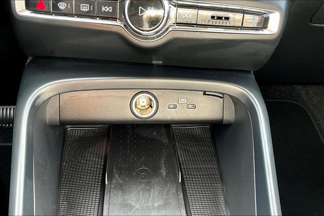 Photo of 2025 Silver Volvo XC40