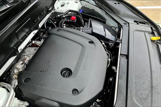 Photo of 2023 Crystal White Metallic Volvo XC90
