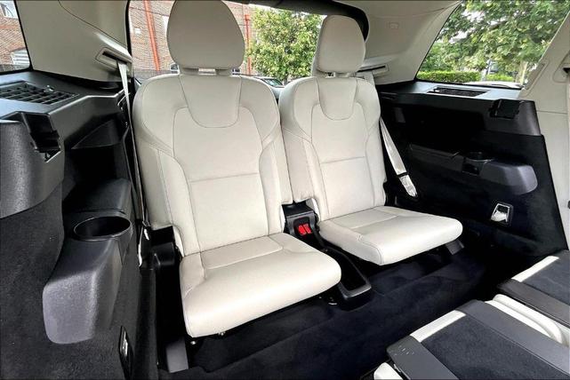 Photo of 2023 Crystal White Metallic Volvo XC90