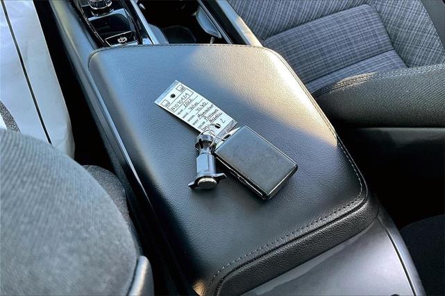 Photo of 2022 Platinum Grey Metallic Volvo XC60