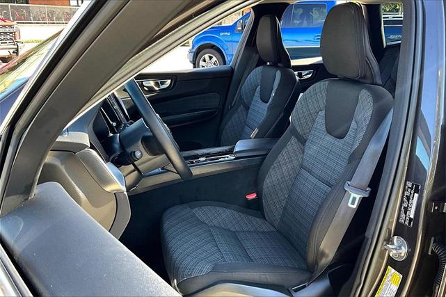 Photo of 2022 Platinum Grey Metallic Volvo XC60