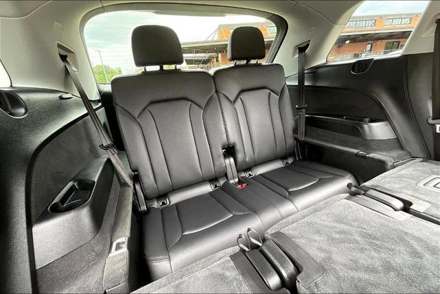 Photo of 2023 Mythos Black Metallic Audi Q7