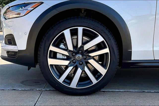 Photo of 2025 Crystal White Metallic Volvo V90 Cross Country