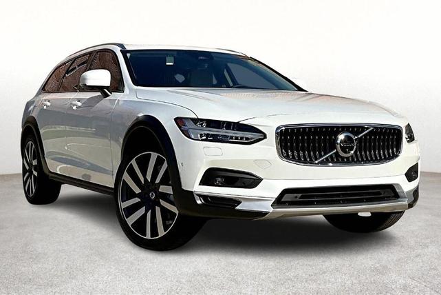 Photo of 2025 Crystal White Metallic Volvo V90 Cross Country