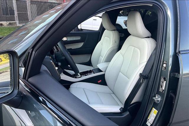Photo of 2026 Forest Green Volvo XC40