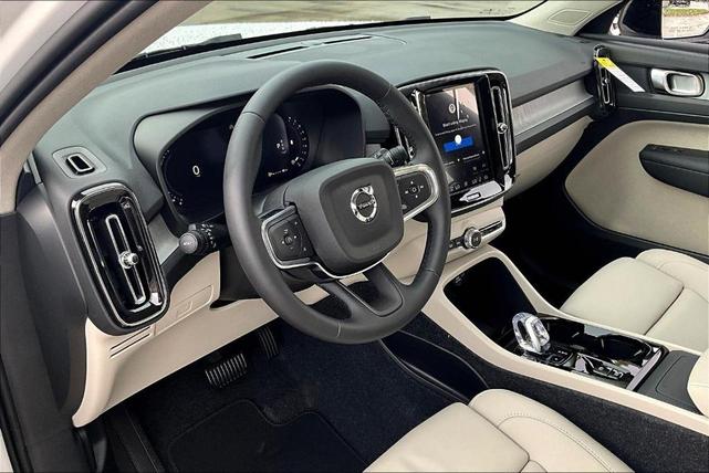 Photo of 2026 Crystal White Volvo XC40