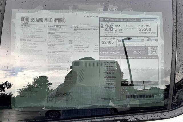 Photo of 2026 Crystal White Volvo XC40
