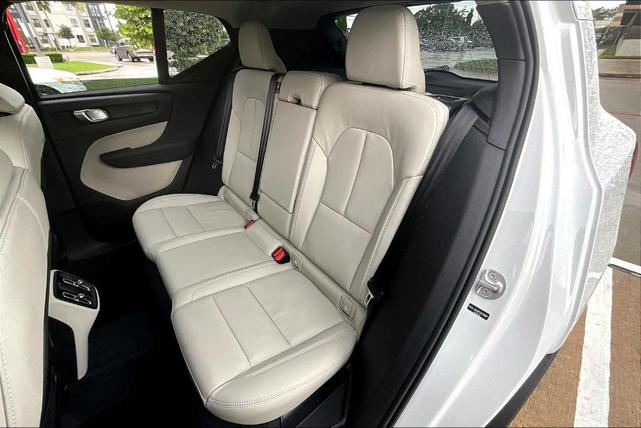 Photo of 2026 Crystal White Volvo XC40