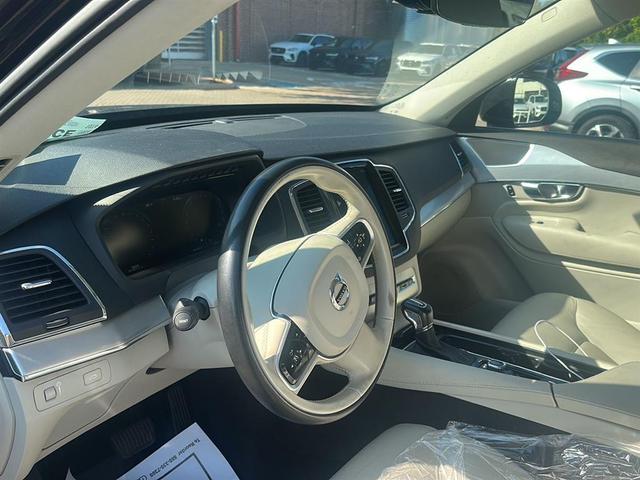 Photo of 2018 Onyx Black Metallic Volvo XC90