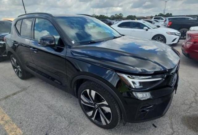 2025 Volvo XC40