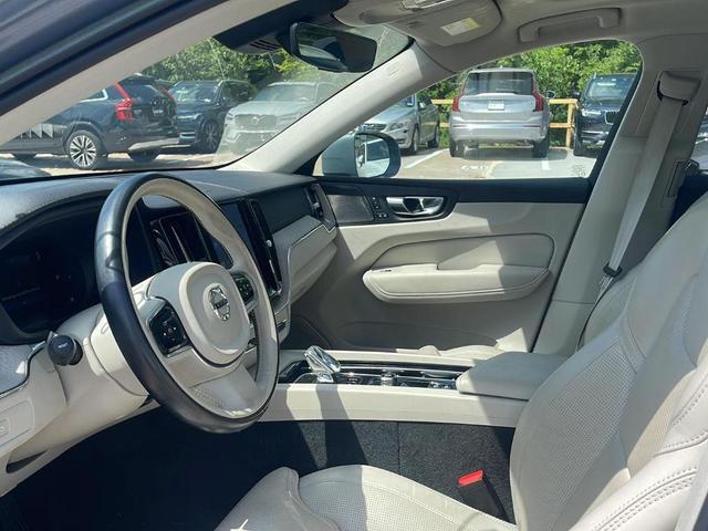 Photo of 2023 Thunder Gray Metallic Volvo XC60