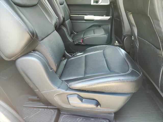 Photo of 2022 Iconic Silver Metallic Ford Explorer
