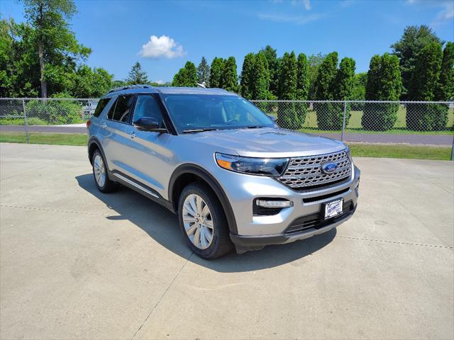 Photo of 2022 Iconic Silver Metallic Ford Explorer