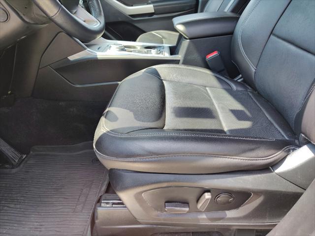 Photo of 2022 Iconic Silver Metallic Ford Explorer