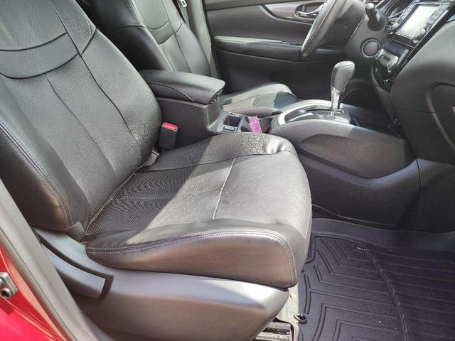 Photo of 2016 Cayenne Red Nissan Rogue