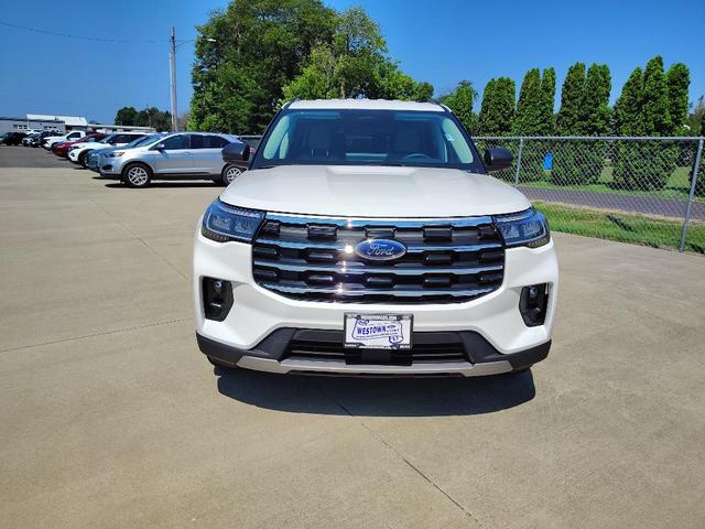 Photo of 2025 Star White Metallic Tri-Coat Ford Explorer
