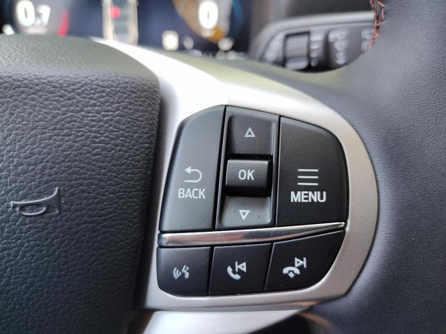 Photo of 2025 Star White Metallic Tri-Coat Ford Explorer