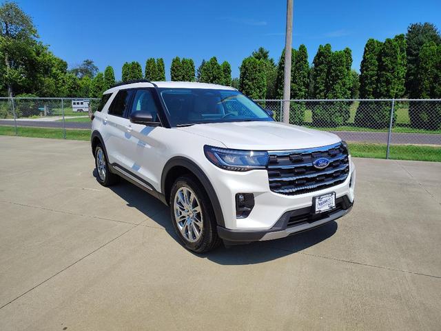 Photo of 2025 Star White Metallic Tri-Coat Ford Explorer