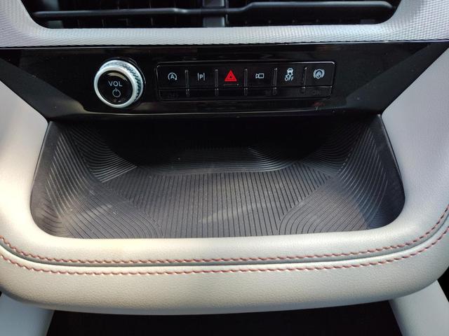 Photo of 2025 Star White Metallic Tri-Coat Ford Explorer