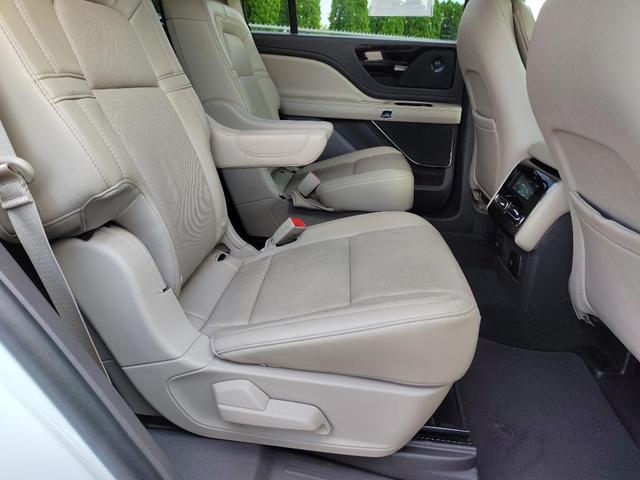 Photo of 2020 Pristine White Metallic Tri-Coat Lincoln Aviator