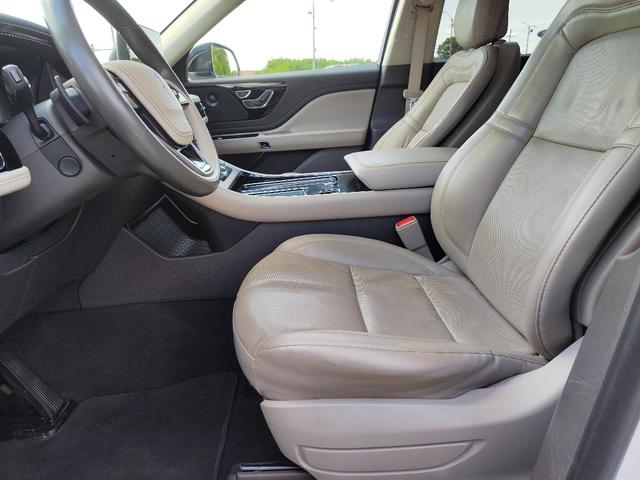 Photo of 2020 Pristine White Metallic Tri-Coat Lincoln Aviator