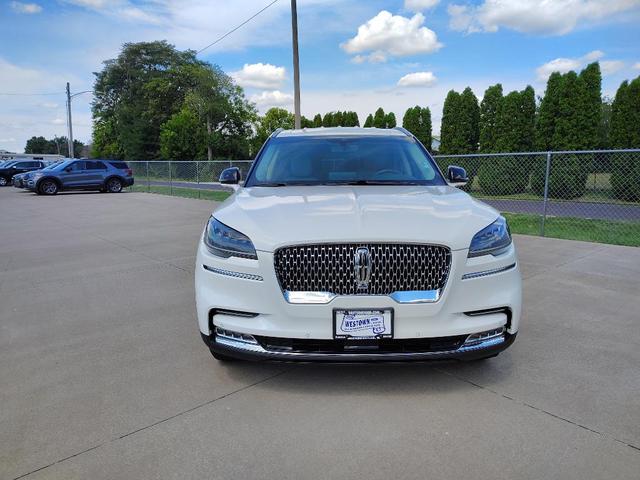 Photo of 2020 Pristine White Metallic Tri-Coat Lincoln Aviator
