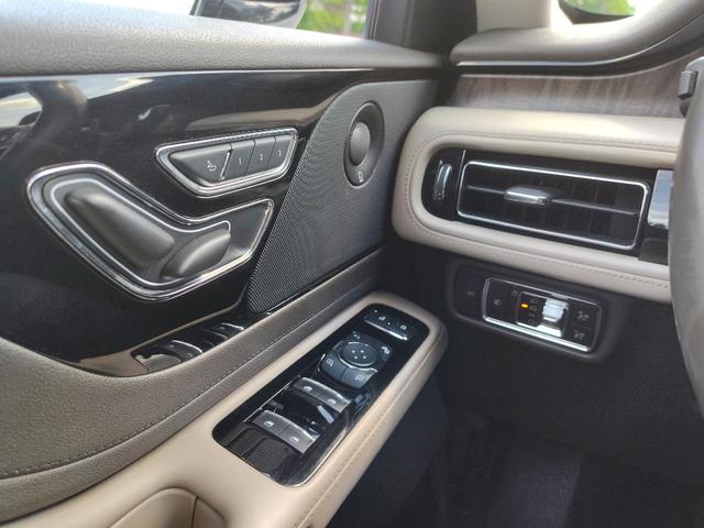 Photo of 2020 Pristine White Metallic Tri-Coat Lincoln Aviator