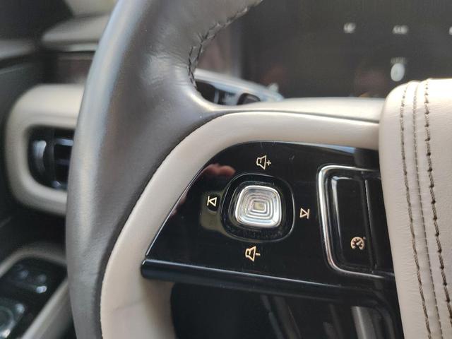 Photo of 2020 Pristine White Metallic Tri-Coat Lincoln Aviator