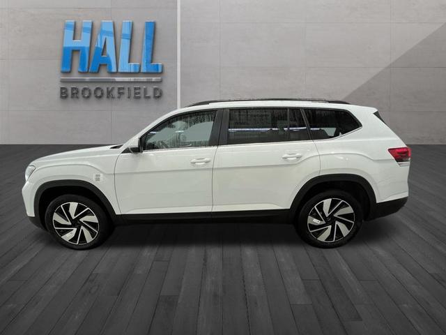 Photo of 2025 Pure White Volkswagen Atlas