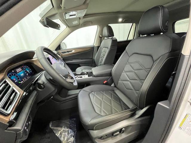 Photo of 2025 Pure White Volkswagen Atlas