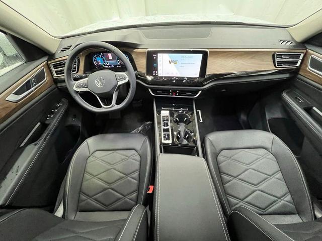 Photo of 2025 Pure White Volkswagen Atlas