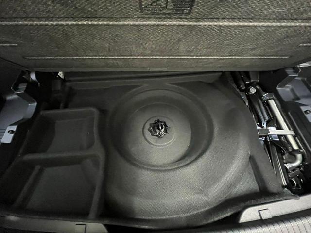 Photo of 2025 Pure White Volkswagen Atlas