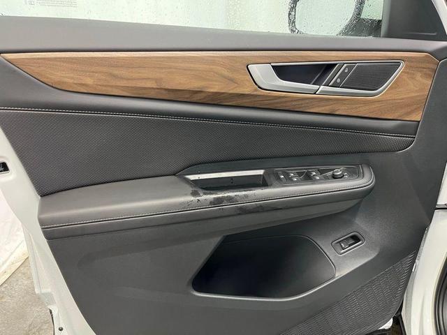 Photo of 2025 Pure White Volkswagen Atlas
