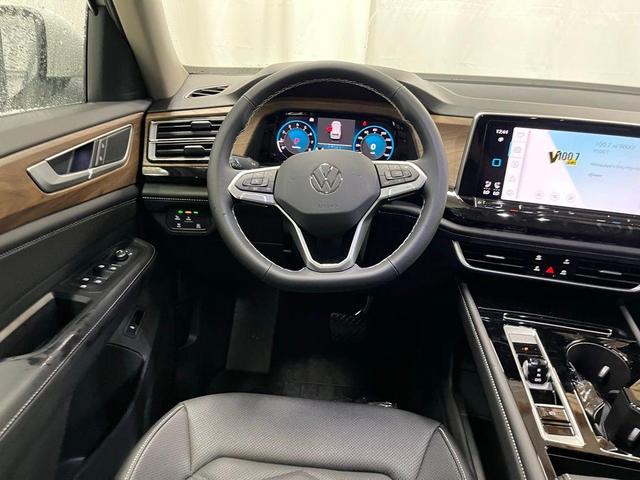 Photo of 2025 Pure White Volkswagen Atlas