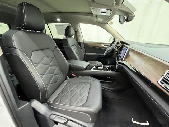 Photo of 2025 Pure White Volkswagen Atlas