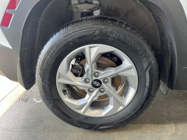 Photo of 2022 Quartz White Hyundai TUCSON
