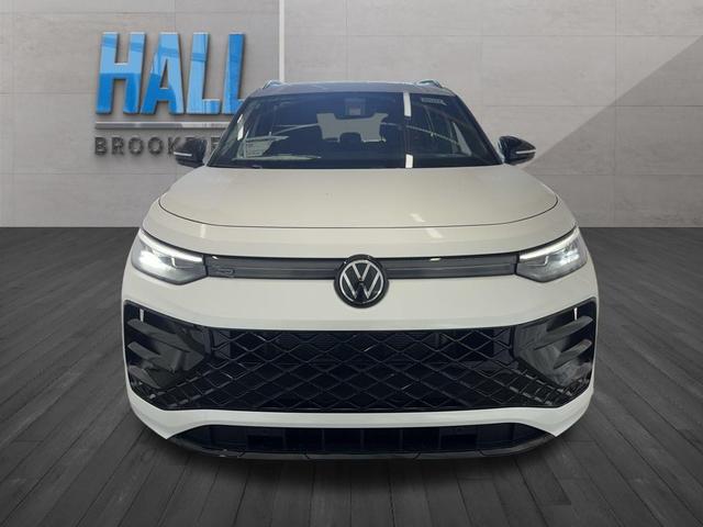 Photo of 2025 Opal White Pearl Effect Volkswagen Tiguan