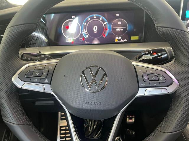 Photo of 2025 Opal White Pearl Effect Volkswagen Tiguan