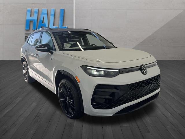 Photo of 2025 Opal White Pearl Effect Volkswagen Tiguan