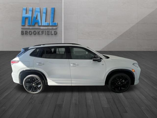 Photo of 2025 Opal White Pearl Effect Volkswagen Tiguan