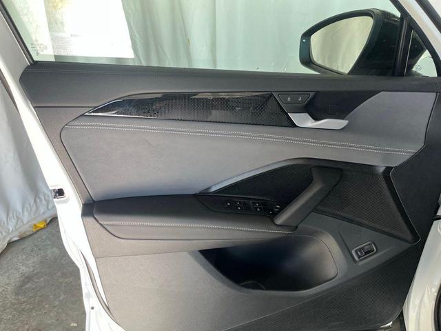 Photo of 2025 Opal White Pearl Effect Volkswagen Tiguan