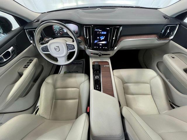 Photo of 2022 Blue Volvo S60