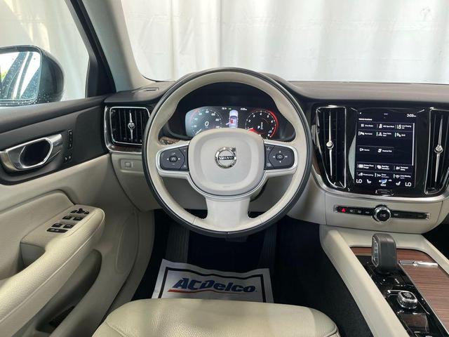 Photo of 2022 Blue Volvo S60