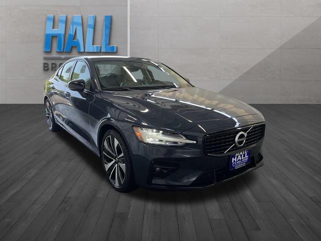 Photo of 2022 Blue Volvo S60