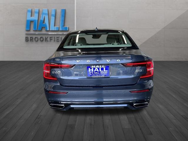 Photo of 2022 Blue Volvo S60