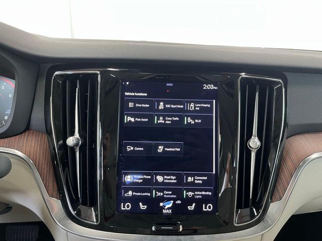 Photo of 2022 Blue Volvo S60