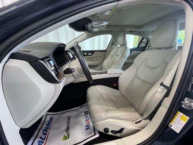 Photo of 2022 Blue Volvo S60